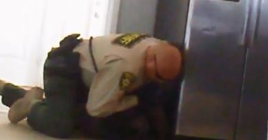 Policía de EEUU tira al suelo y arresta a un adolescente sin brazos ni piernas por volcar un cesto de basura