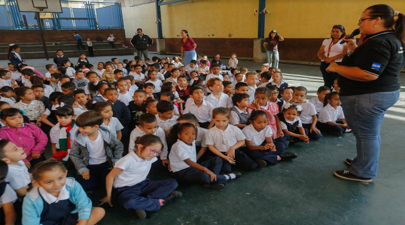 Impulsan Ideal bolivariano en planteles educativos de Caracas (Foto MPPRIJP)