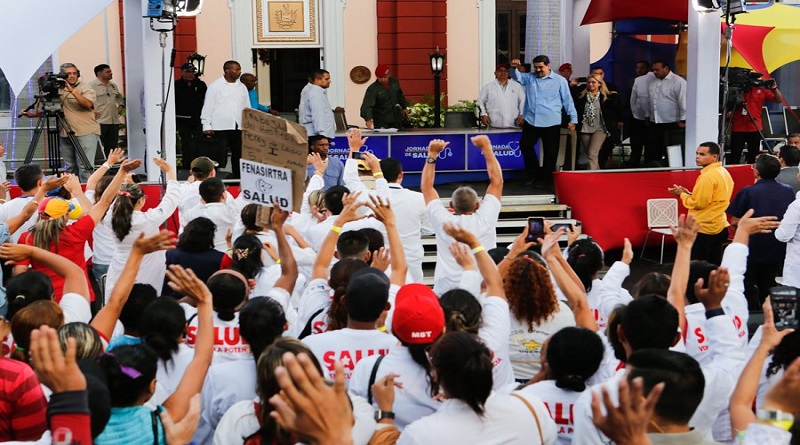 Trabajadores de la salud pública recibirán medio petro en diciembre
