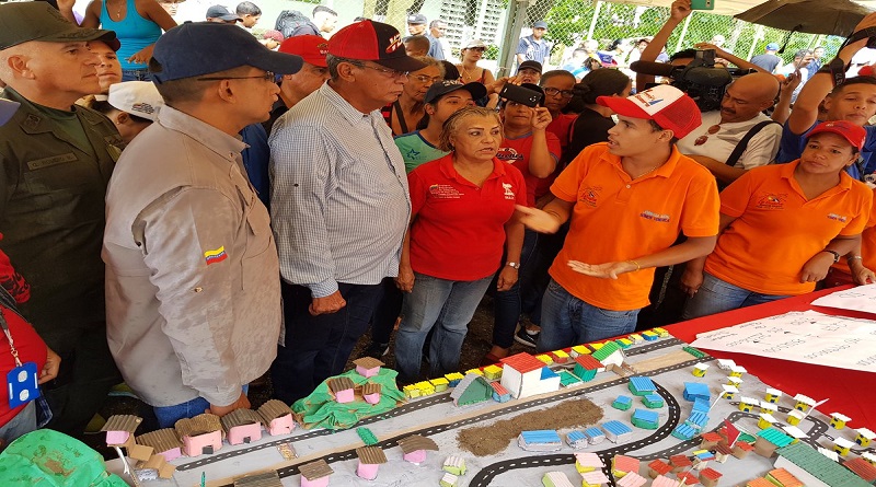 Más de 2 mil 800 familias atendidas en La Guaira con Plan de Atención a víctimas del bloqueo imperial (Foto Gob. La Guaira)