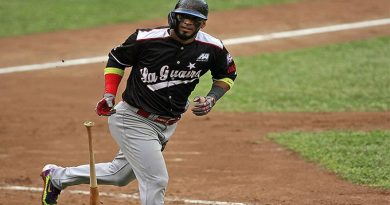 Tiburones de la Guaira  celebran victoria 8-1 ante Leones del Caracas