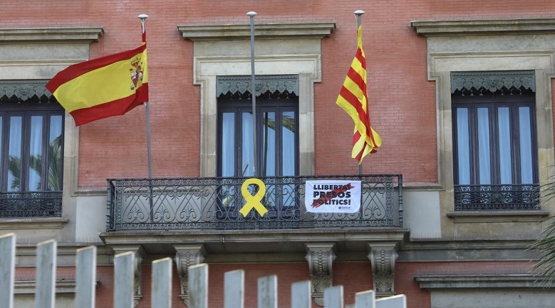 ESPAÑA: Presidente de Cataluña enfrenta juicio e inhabilitación por negarse a retirar lazos amarillos de apoyo a presos políticos (Foto agencias)