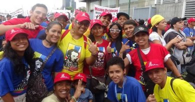 En unión cívico militar estudiantes de Venezuela alzaron las banderas de la dignidad, soberanía y paz