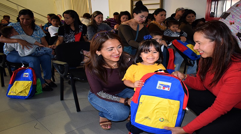 Alcaldía de Guaicaipuro entrega 114 morrales a estudiantes de educación especial en el C.D.I. Juan Landaeta