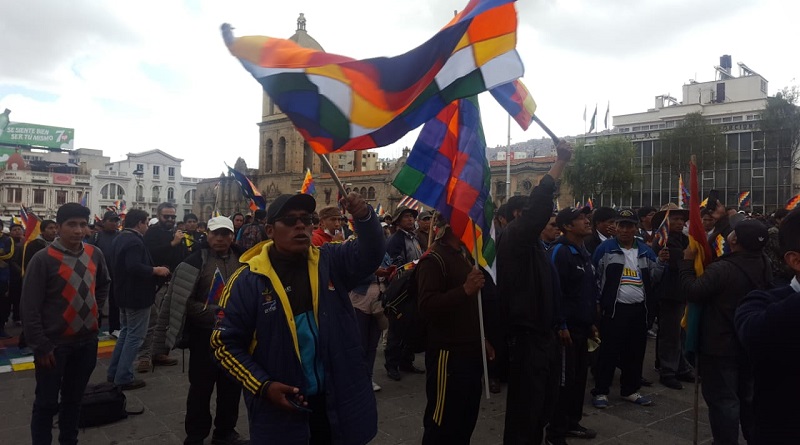 Pueblo de Bolivia sale a las calles para repudiar acciones racistas y autoproclamación de senadora Áñez