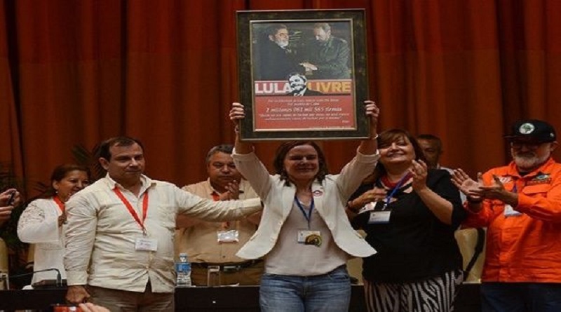 Cuba entrega medio millón de firmas exigiendo libertad del expresidente brasileño Lula da Silva (Foto ACN/ TeleSUR)