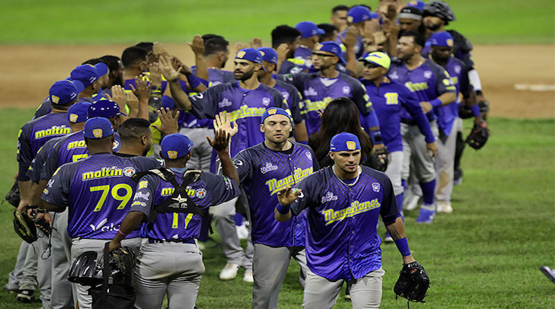 Magallanes se metió en la postemporada con jonrón de Raúl Navarro