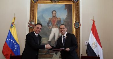 Canciller Arreaza recibe Copias de Estilo de nuevo embajador de Egipto