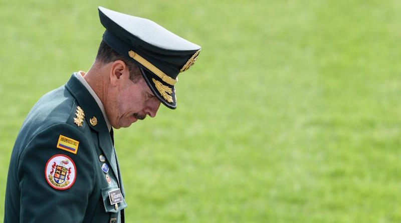 Dimite el comandante del Ejército de Colombia