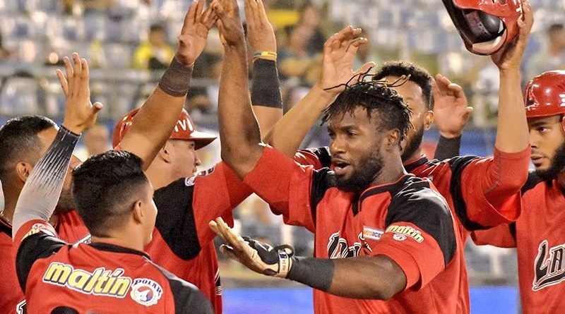 Cardenales vapuleó a los Leones en Universitario