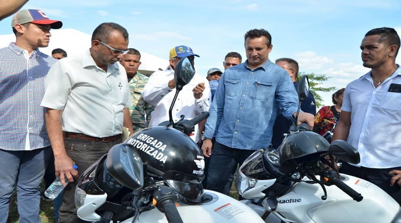 Con dotación de vehículos fortalecen policía del estado Guárico