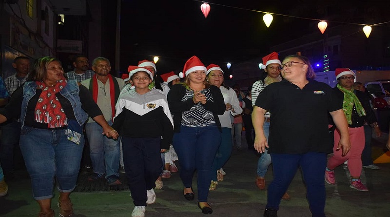 La alcaldesa Wisely Álvarez recorrió en Ruta Turística Navideña de Los Teques