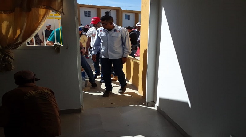Ministro Villarroel inspecciona urbanismo en La Guaira