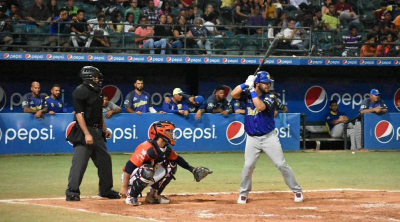 Magallanes repitió ante Caribes a fuerza de batazos