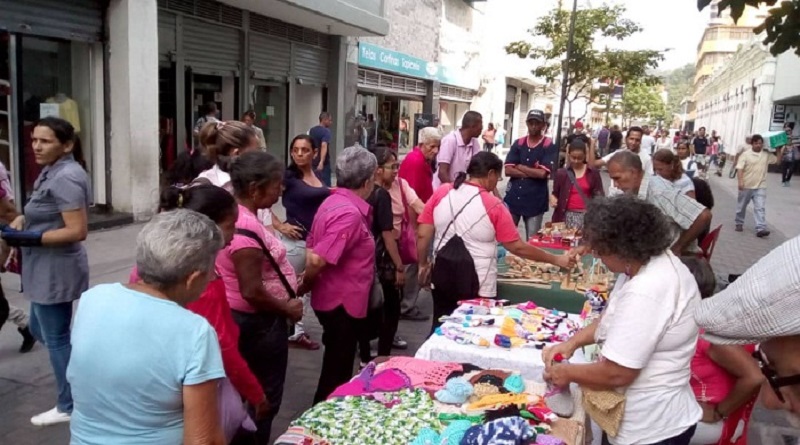 Colectivo de Artesanos de Aragua presentaron feria "Navidad Hecha a Mano"