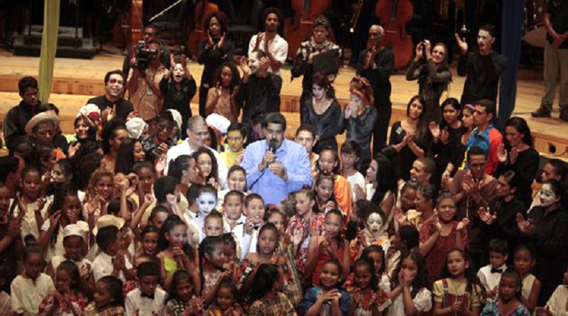 Presidente Maduro felicito al Movimiento de Teatro "César Rengifo"