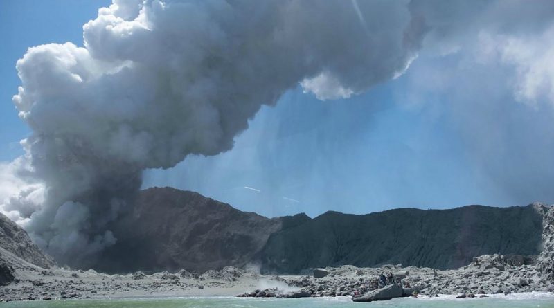 Recuperan 6 cuerpos en Nueva Zelanda tras erupción del volcán