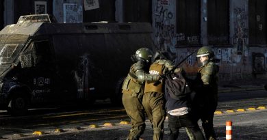Carabineros detuvieron y golpearon a manifestantes en Santiago de Chile tras nueva movilización