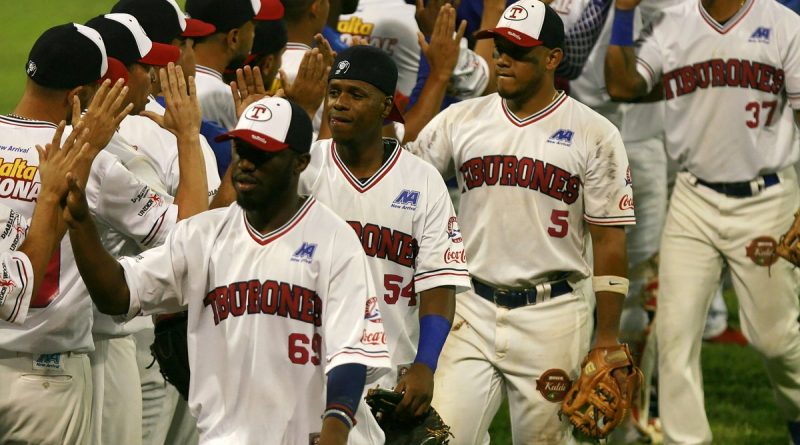Tiburones castigó a Bravos con 22 carreras a 7 en su propia casa