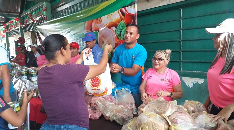 Feria del Campo Soberano distribuye ingredientes navideños en Bolívar