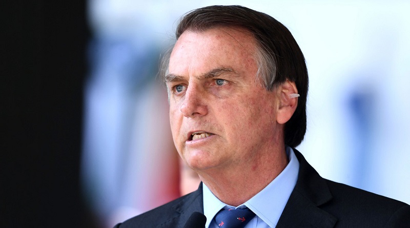 Bolsonaro ofende a periodistas porque le preguntaban por escándalo de corrupción de su hijo