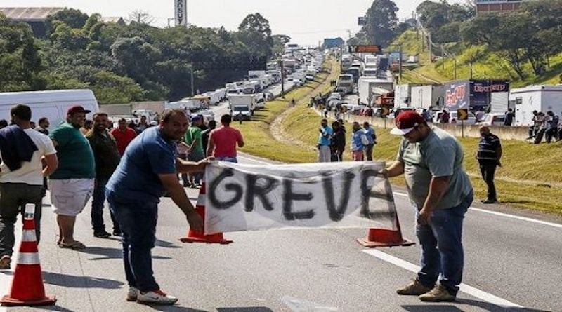 Por aumento del precio del combustible transportistas anuncian huelga en Brasil