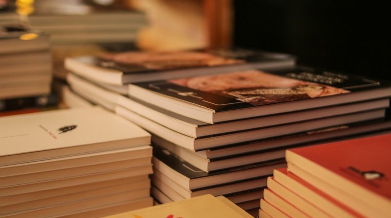 Continúan abiertas convocatorias para dos premios de literatura nacionales y cuatro internacionales