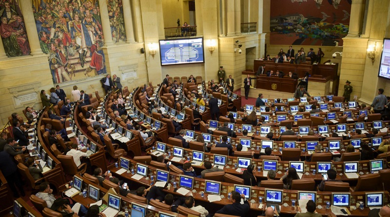 Congreso colombiano aprueba con “madrugonazo” la polémica reforma tributaria de Duque (Raul Arboleda / AFP)