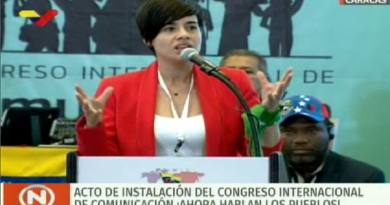 Florencia Lagos: Los chilenos estamos en las calles contra el dictador Sebastián Piñera