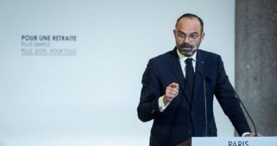 Gobierno de Emmanuel Macron mantiene reforma de pensiones pese al rechazo