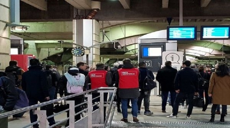 Quinto día de huelga contra políticas de Emmanuel Macron en Francia
