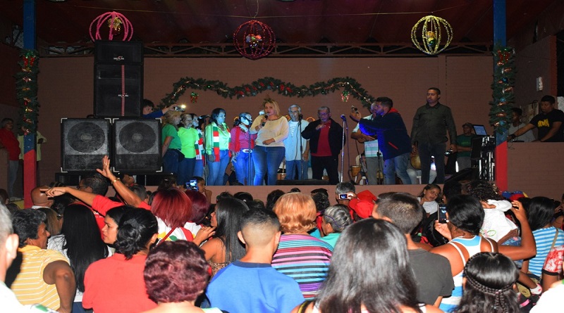 Alcaldesa del municipio Guaicaipuro inicia fiestas navideñas en Tácata