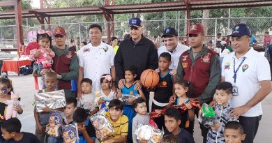 Niños y niñas de las parroquias El Valle y Coche recibieron sus juguetes de navidad