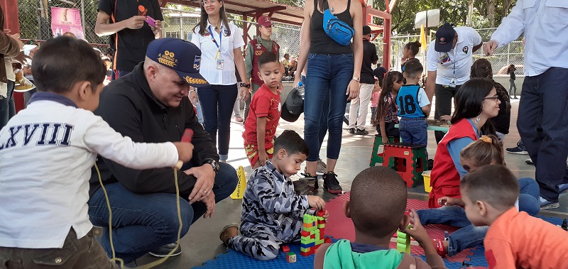 Niños y niñas de las parroquias El Valle y Coche recibieron sus juguetes de navidad