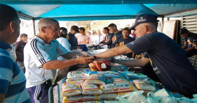 Mercado a cielo abierto en Metro Los Teques despacha tres toneladas de alimentos