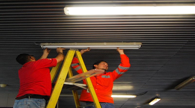 Sustituyen 90 luminarias y lámparas de estación Independencia del Metro Los Teques