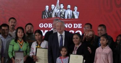Gobierno de México entrega premio de derechos humanos a mujer indígena