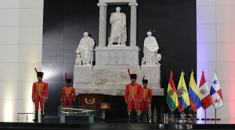 Autoridades rindieron tributo al Libertador Simón Bolívar por 189 años de su siembra