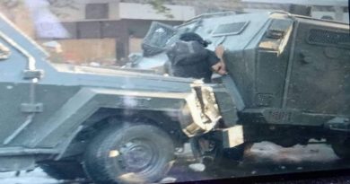 Carabineros de Chile investiga aplastamiento de manifestante por blindado policial como "accidente de tránsito"