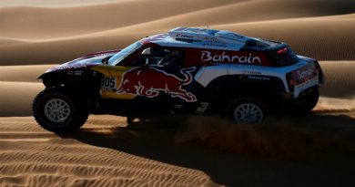 Carlos Sainz gana décima etapa y refuerza liderato en el Rally Dakar