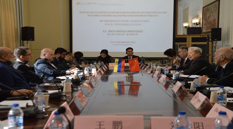 Encuentro entre el canciller venezolano Jorge Arreaza con tanques pensantes y académicos de la República Popular China