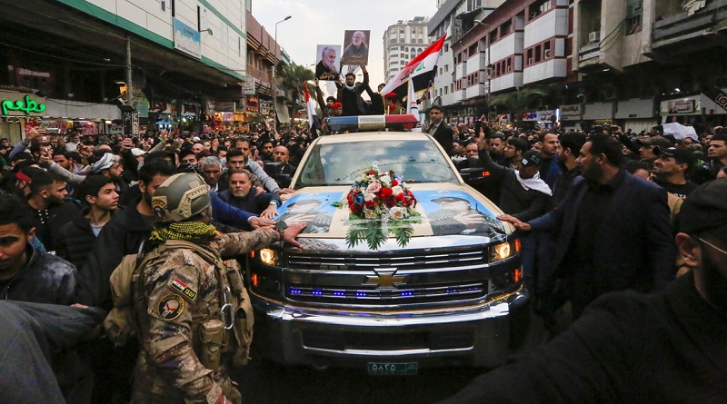 Multitud grita "muerte a EE.UU." durante procesión fúnebre en honor al general Soleimani asesinado en Irak
