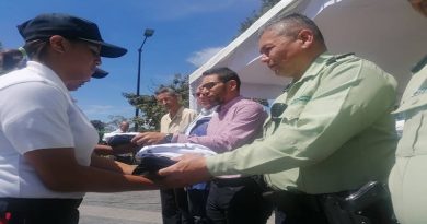 Imponen jerarquía a aspirantes de la academia de formación de oficiales de Carrizal