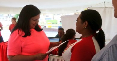 Gobierno de Eficiencia en la Calle beneficia a docentes de la entidad larense