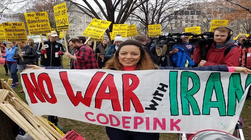 Pueblo estadounidense marcha y protesta frente a la Casa Blanca contra la guerra en Medio Oriente