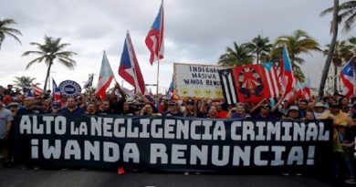 Policía reprime marcha que exigía dimisión de gobernadora puertorriqueña