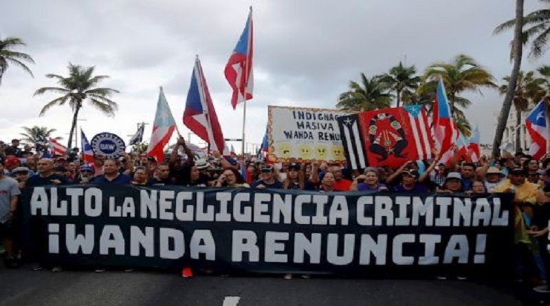 Policía reprime marcha que exigía dimisión de gobernadora puertorriqueña