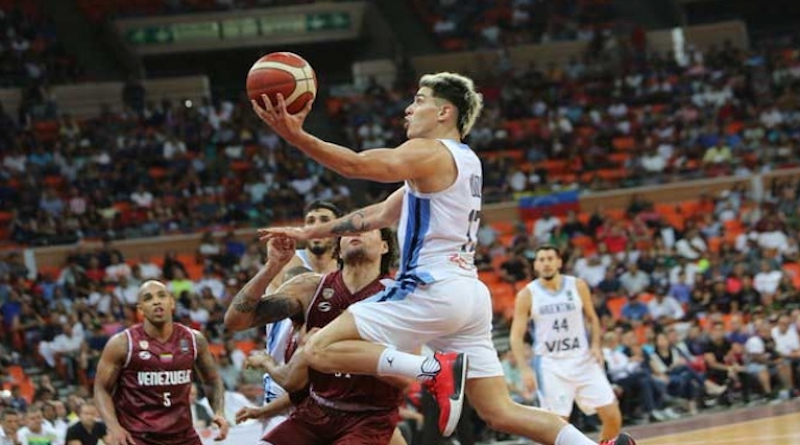 Argentina vino de abajo y venció a Venezuela 72-73