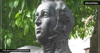 Mandatario Nacional conmemora 225 años del natalicio de Antonio José de Sucre