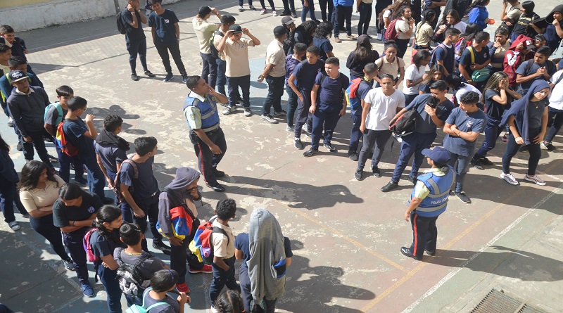 Estudiantes de Los Teques reciben clases de Soberanía Nacional impartida por PoliGuaicaipuro